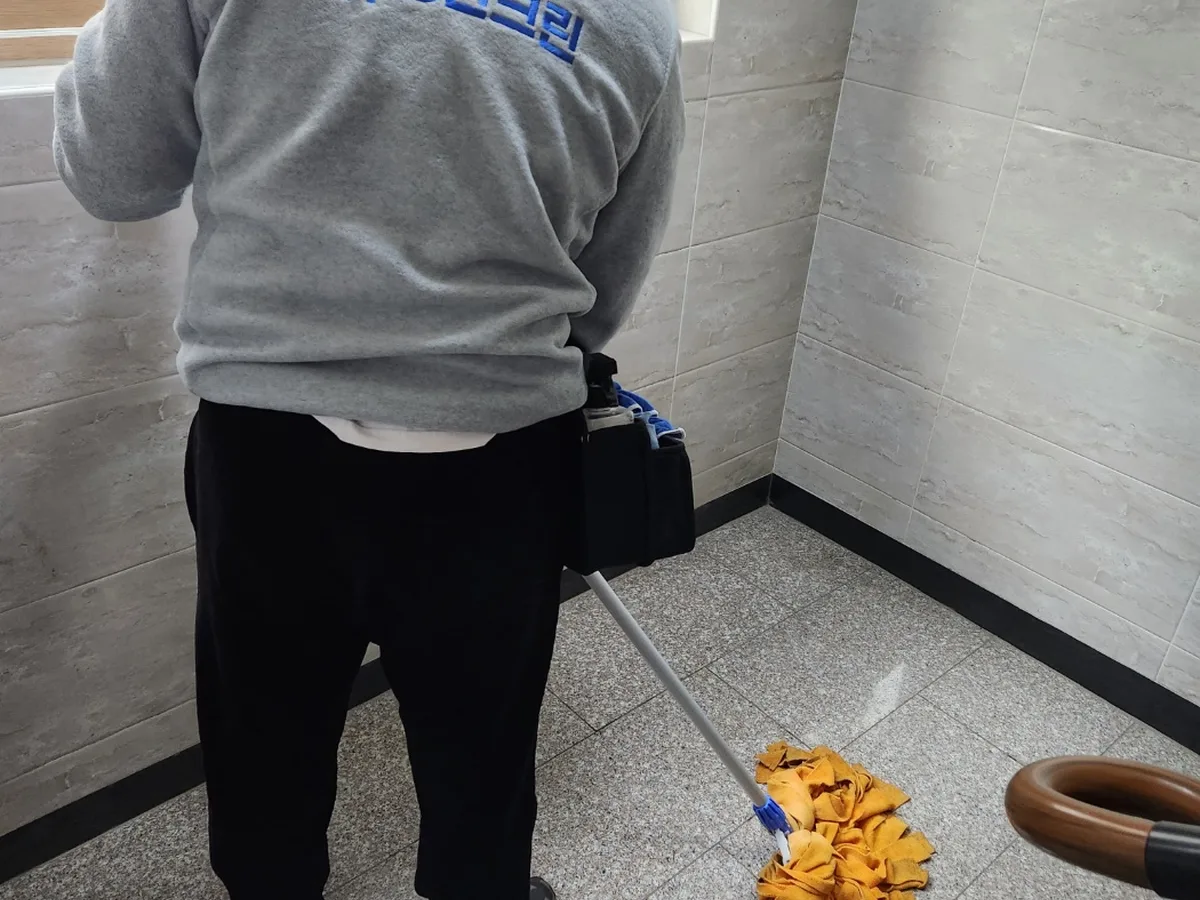 청주시 흥덕구 가경동 건물 복도·대기 동선 야간 위생청소 사례 - 행진크린