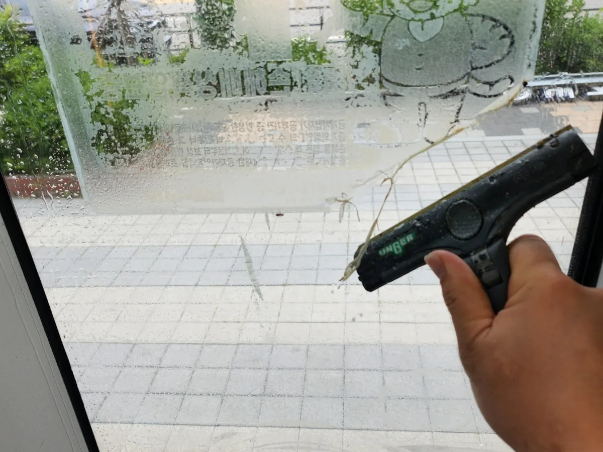 단양군 단양읍 사무실 고층 외창 장비 주변 정밀 위생청소 사례 - 행진크린